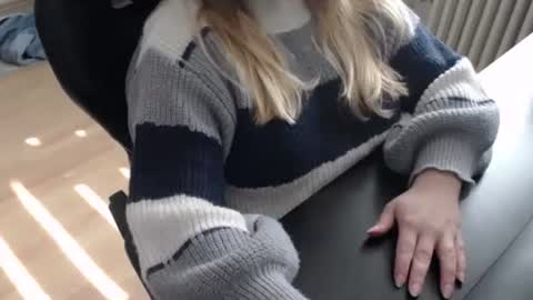 Elly online show from September 28, 2025, 1:05 pm