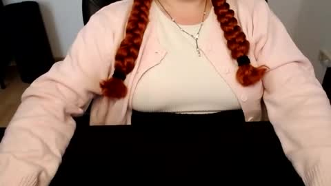 Snapshot of elly_petite chatting on June 12, 2026, 11:53 am Elly online show from June 12, 2026, 11:53 am