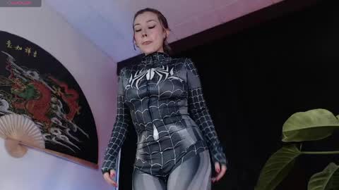 Snapshot of elly_uwuw chatting on June 1, 2026, 1:18 am Emy Castro online show from June 1, 2026, 1:18 am