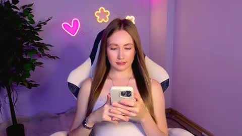  Elly  online show from July 8, 2026, 3:22 am