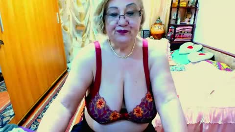 ellyhot53 online show from June 27, 2026, 10:26 pm