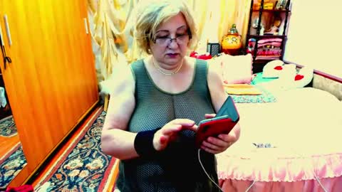 ellyhot53 online show from July 20, 2026, 1:24 pm