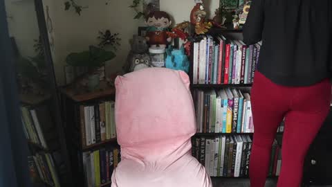 Elly Naomi online show from October 19, 2025, 4:18 pm