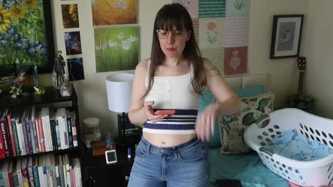 Snapshot of ellynaomi chatting on April 3, 2026, 4:49 pm Elly Naomi online show from April 3, 2026, 4:49 pm