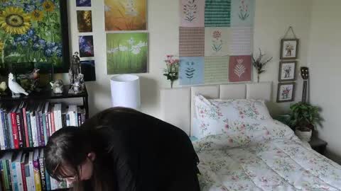 Snapshot of ellynaomi chatting on May 9, 2026, 4:56 pm Elly Naomi online show from May 9, 2026, 4:56 pm
