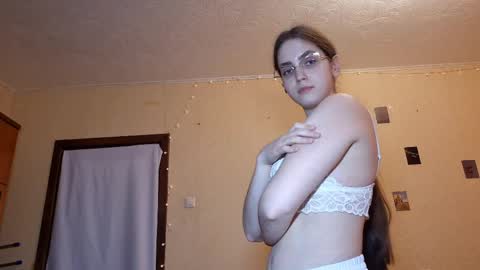 Kate online show from April 23, 2026, 12:29 pm