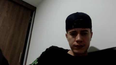 Snapshot of elmono33 chatting on November 7, 2025, 9:09 am elmono33 online show from November 7, 2025, 9:09 am