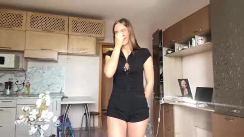 Lina online show from June 12, 2026, 9:19 am