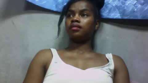 Snapshot of elodie228680 chatting on May 21, 2026, 7:48 am elodie228680 online show from May 21, 2026, 7:48 am