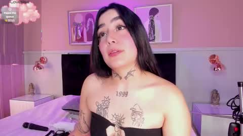 Elodie  online show from November 22, 2025, 11:31 am