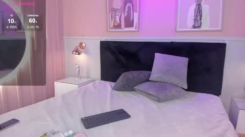 Snapshot of elodie_walker chatting on May 6, 2026, 12:10 pm Elodie online show from May 6, 2026, 12:10 pm