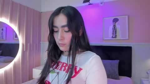 Snapshot of elodie_walker chatting on June 4, 2026, 12:11 pm Elodie online show from June 4, 2026, 12:11 pm