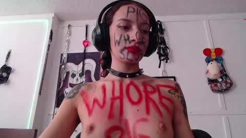 Snapshot of eloise_brown_ chatting on January 14, 2025, 9:41 pm Chelsea Please help me to reach 100 thumbs up online show from January 14, 2025, 9:41 pm