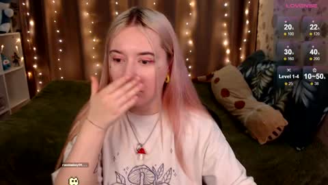 Snapshot of elovinora chatting on January 3, 2025, 8:01 pm Ela give me a thumbs up if you like it and this is important for the development of the account online show from January 3, 2025, 8:01 pm