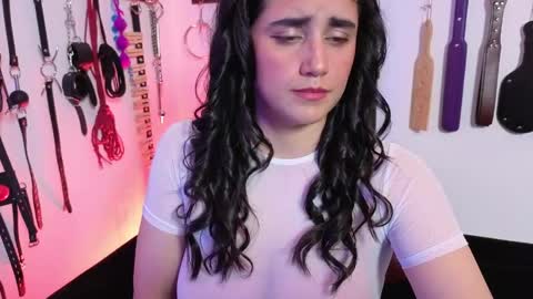 elowen_halley1 online show from April 27, 2026, 7:01 pm