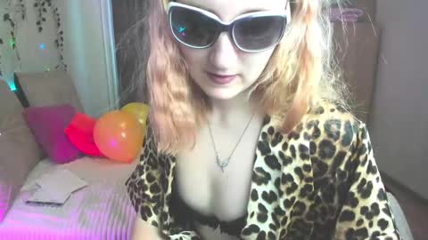 Snapshot of elsa_hot_here chatting on February 7, 2025, 3:55 am Elsa online show from February 7, 2025, 3:55 am
