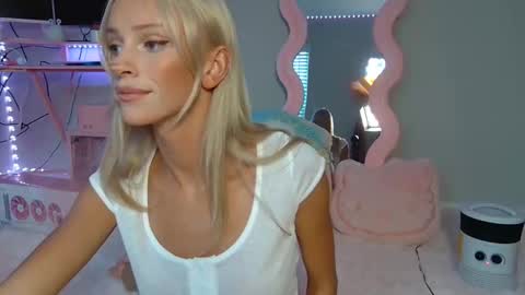 Snapshot of elsa_may chatting on June 10, 2026, 12:00 am elsa_may online show from June 10, 2026, 12:00 am