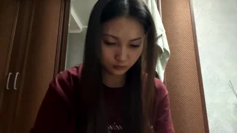 Mia online show from May 8, 2026, 6:24 pm