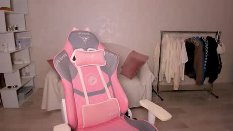 Luna online show from November 2, 2025, 2:19 pm