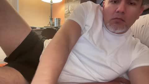 Snapshot of elvecinoequipadon chatting on May 25, 2026, 4:02 pm Petrhus Rockpic online show from May 25, 2026, 4:02 pm