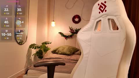 Snapshot of elvilune chatting on December 16, 2025, 12:54 pm Erica online show from December 16, 2025, 12:54 pm