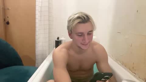 Snapshot of elvin_vaenight chatting on November 3, 2025, 10:53 pm Elvin Vaenight online show from November 3, 2025, 10:53 pm