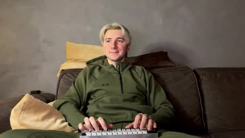 Snapshot of elvin_vaenight chatting on November 19, 2025, 10:54 pm Elvin Vaenight online show from November 19, 2025, 10:54 pm