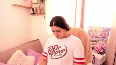 Snapshot of elyross_ chatting on July 11, 2026, 7:27 pm Ross online show from July 11, 2026, 7:27 pm