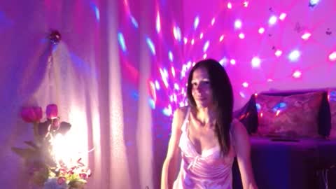 Elisa online show from September 24, 2025, 7:39 pm