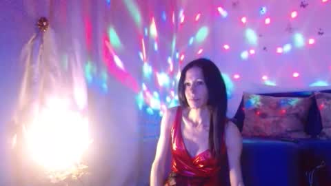 Elisa online show from November 18, 2025, 6:45 pm