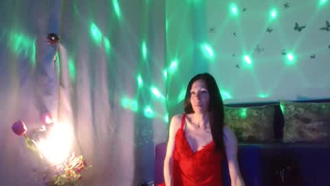 Elisa online show from May 1, 2026, 7:29 pm