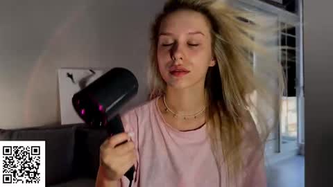 Snapshot of elysia_xo chatting on November 26, 2025, 5:30 am Elysia online show from November 26, 2025, 5:30 am