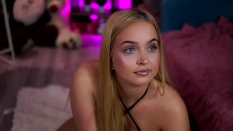 Elyssa online show from May 22, 2026, 6:57 pm