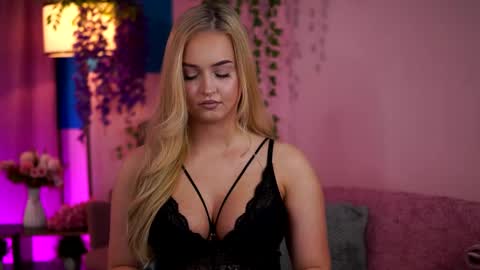 Elyssa online show from May 23, 2026, 6:23 pm