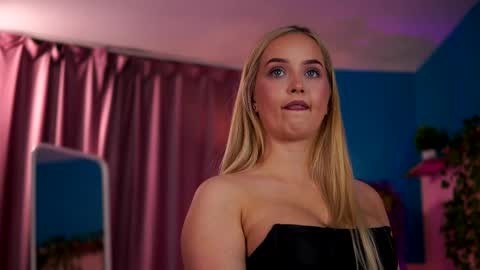 Elyssa online show from June 3, 2026, 6:35 pm