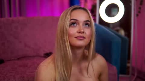 Elyssa online show from June 11, 2026, 12:32 am