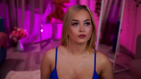 Elyssa online show from June 17, 2026, 6:42 pm
