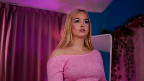 Elyssa online show from June 20, 2026, 7:05 pm
