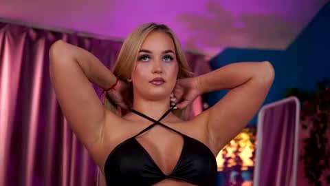 Elyssa online show from June 21, 2026, 7:05 pm