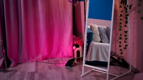 Elyssa online show from July 24, 2026, 7:23 pm