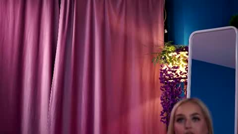 Elyssa online show from July 25, 2026, 7:11 pm