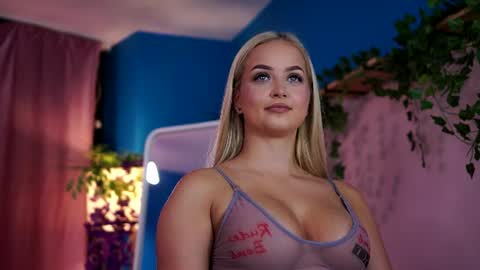 Elyssa online show from July 27, 2026, 7:54 pm