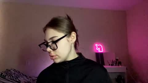 Monica online show from March 5, 2026, 12:01 pm