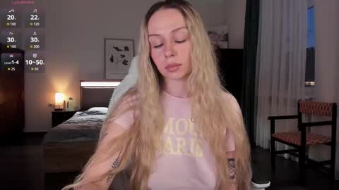 Emilie online show from October 19, 2025, 2:40 pm