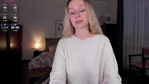 Emilie online show from November 24, 2025, 3:12 pm