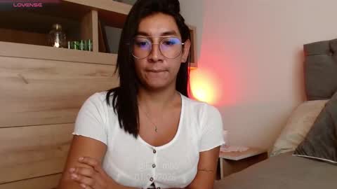 Snapshot of em_rotic chatting on March 1, 2025, 1:07 pm Emilia online show from March 1, 2025, 1:07 pm