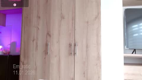 Snapshot of em_rotic chatting on January 11, 2026, 6:13 pm Emilia online show from January 11, 2026, 6:13 pm