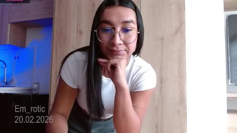 Snapshot of em_rotic chatting on February 20, 2026, 3:01 pm Emilia online show from February 20, 2026, 3:01 pm