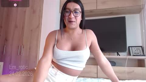 Snapshot of em_rotic chatting on February 24, 2026, 7:12 pm Emilia online show from February 24, 2026, 7:12 pm