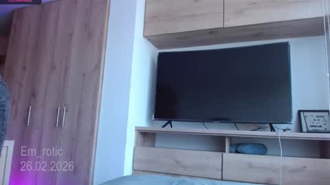 Snapshot of em_rotic chatting on February 26, 2026, 7:24 pm Emilia online show from February 26, 2026, 7:24 pm